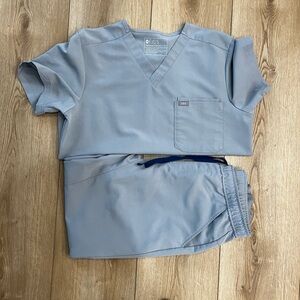 Figs Grey Scrub Set- Mens medium
